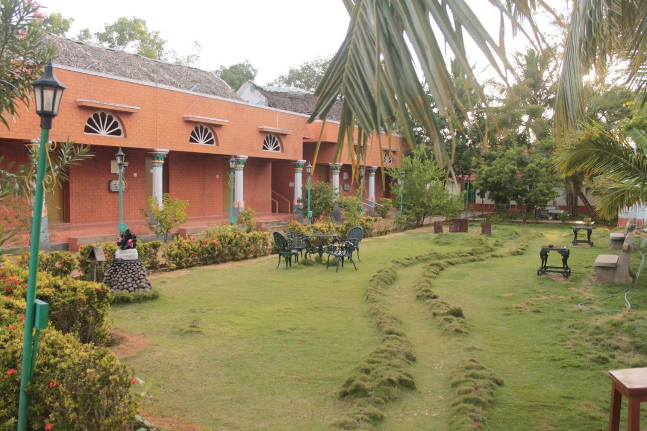 Chettinadu Court- Heritage View Kānādukāttān Kültér fotó
